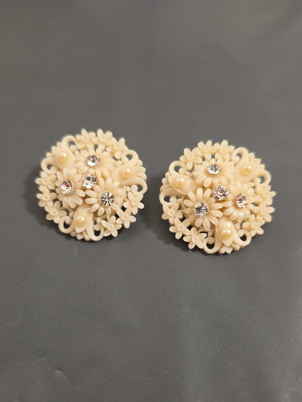 Vintage Kenneth Jay Lane KJL 3.5cm Molded Floral Clip-On Earrings
